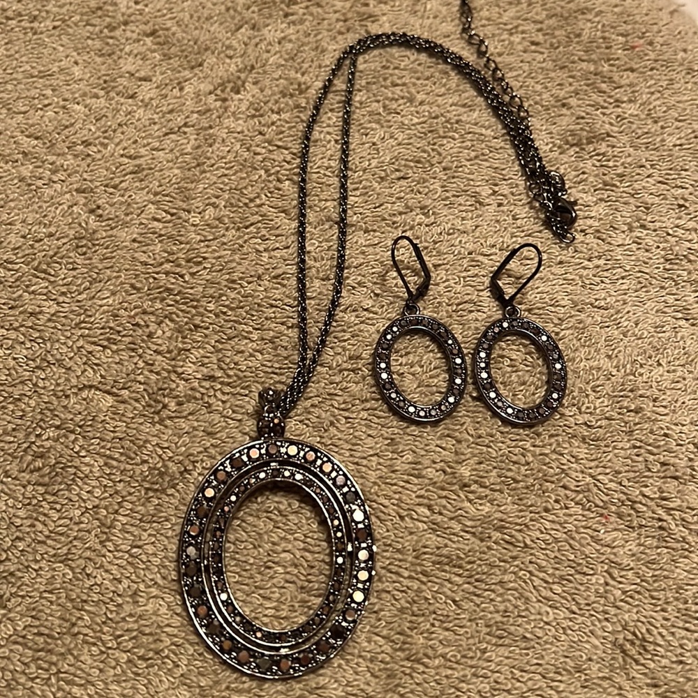 Premier necklace and earring set